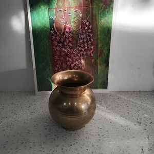 Classic Brass Vase - Timeless Gold Accent